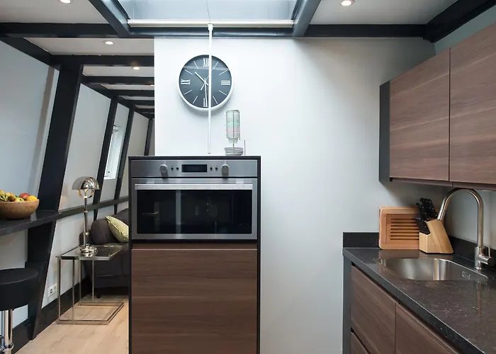 Bizstay Park Central Apartments